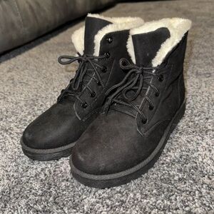 Cozy Black Fur-Lined Winter Boots